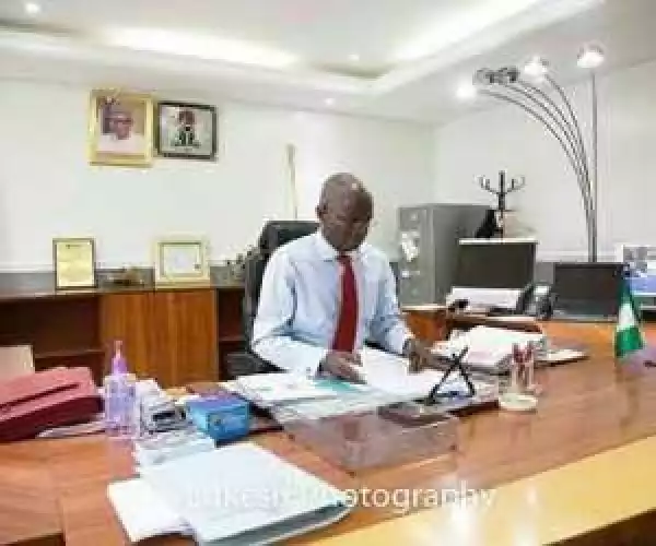 First Photo Of Babatunde Fashola In His Office In Abuja